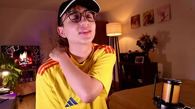 Snapshot of Mr_evan1 chatting on September 2025 04:43:02 PM Mr evan1 online show from September 2025 04:43:02 PM