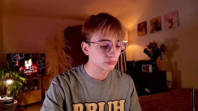 Snapshot of Mr_evan1 chatting on September 2025 02:32:01 PM Mr evan1 online show from September 2025 02:32:01 PM