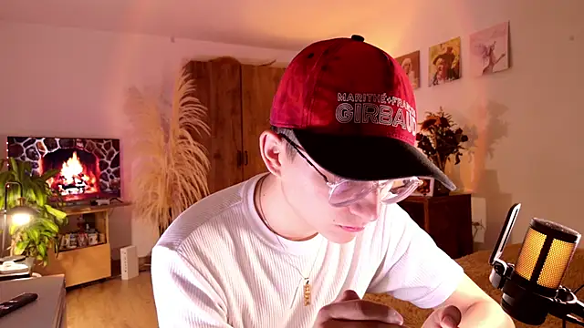 Snapshot of Mr_evan1 chatting on September 2025 04:34:02 PM Mr evan1 online show from September 2025 04:34:02 PM