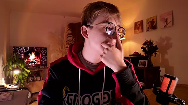 Snapshot of Mr_evan1 chatting on September 2025 04:34:01 PM Mr evan1 online show from September 2025 04:34:01 PM