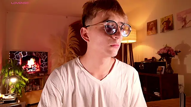 Snapshot of Mr_evan1 chatting on October 2025 03:20:02 PM Mr evan1 online show from October 2025 03:20:02 PM