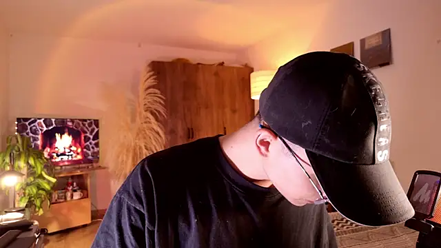 Snapshot of Mr_evan1 chatting on October 2025 04:27:02 PM Mr evan1 online show from October 2025 04:27:02 PM