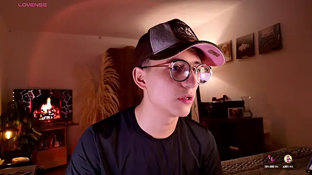 Snapshot of Mr_evan1 chatting on October 2025 01:01:01 PM Mr evan1 online show from October 2025 01:01:01 PM