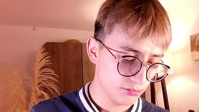 Snapshot of Mr_evan1 chatting on October 2025 03:02:01 PM Mr evan1 online show from October 2025 03:02:01 PM