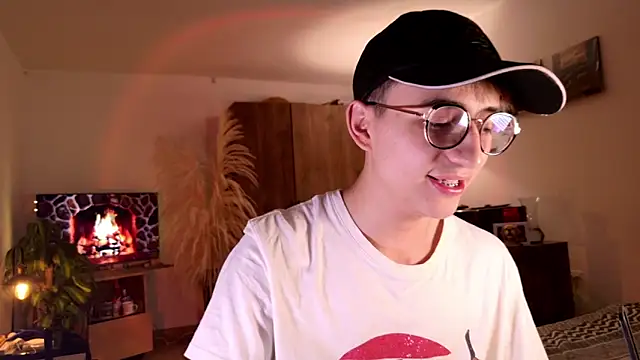 Snapshot of Mr_evan1 chatting on October 2025 03:01:02 PM Mr evan1 online show from October 2025 03:01:02 PM