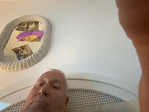 Snapshot of Bossinmidd12 chatting on February 2025 10:42:02 PM Bossinmidd12 online show from February 2025 10:42:02 PM