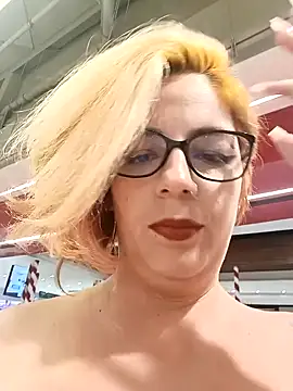 Snapshot of Escarlate4you_ chatting on November 2025 12:33:01 AM Escarlate4you online show from November 2025 12:33:01 AM