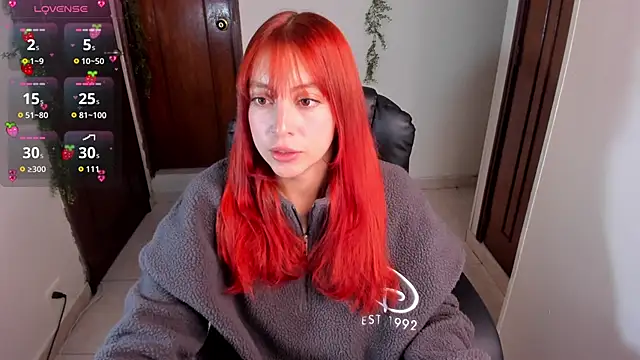 Snapshot of Violetaarey chatting on September 2025 01:31:02 AM Violetaarey online show from September 2025 01:31:02 AM