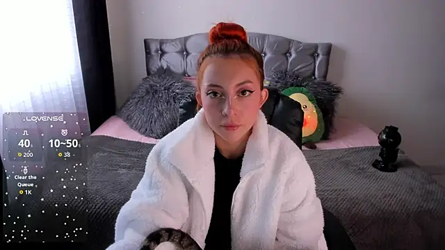 Violetaarey online show from March 2026 09:25:01 PM