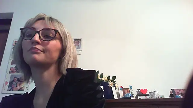 Snapshot of sexy_blondie92 chatting on January 2025 11:44:02 PM sexy blondie92 online show from January 2025 11:44:02 PM