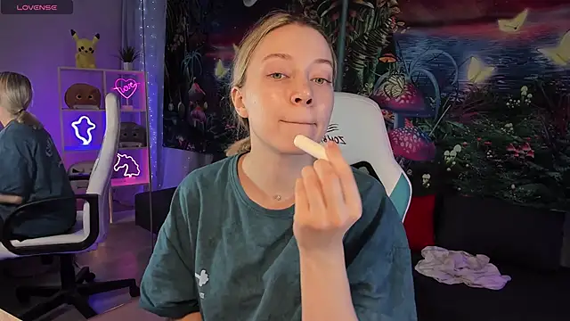 TiffanyBatson online show from December 2024 03:09:01 AM