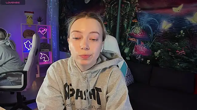 TiffanyBatson online show from February 2025 07:01:02 AM