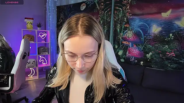 TiffanyBatson online show from February 2025 03:29:01 PM