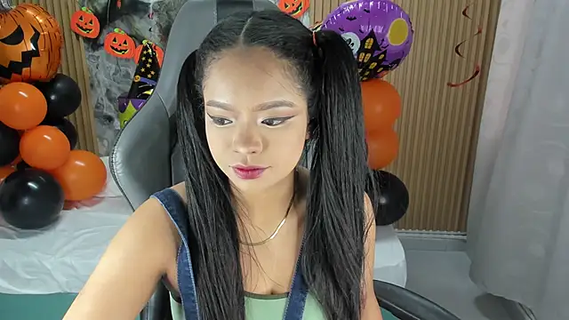 Lili 16 online show from October 2025 11:10:02 AM