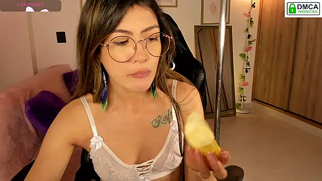 Lilabril online show from November 2025 02:32:02 PM