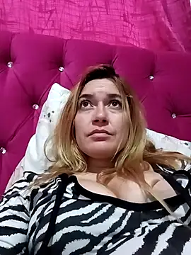 Izury Blondee online show from February 2025 11:25:02 AM