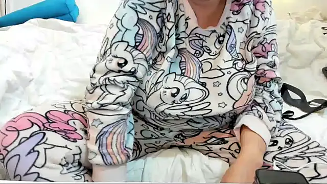 Snapshot of IsraeliMilf chatting on February 2025 06:24:01 PM IsraeliMilf online show from February 2025 06:24:01 PM