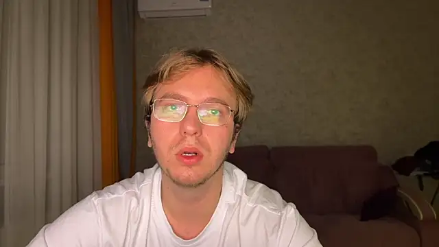 kiopiggy online show from November 2025 10:46:01 PM