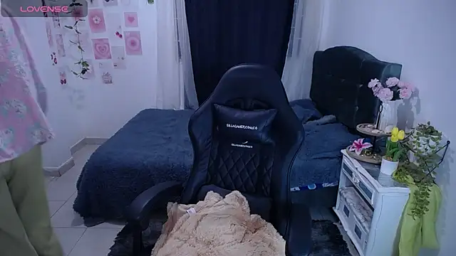 IsaBaileys  online show from April 2026 12:41:01 AM