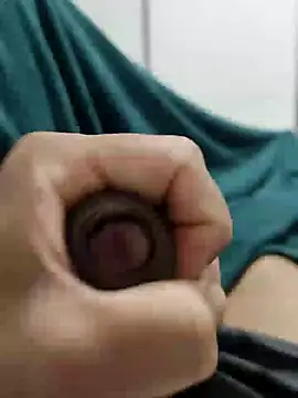Snapshot of Montuni6 chatting on March 2025 12:03:01 PM Montuni6 online show from March 2025 12:03:01 PM