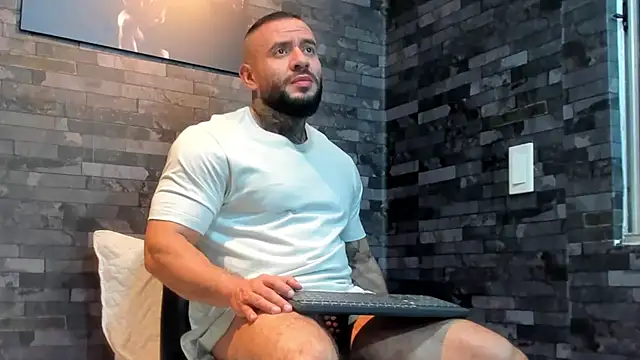 BruceDallas online show from July 2026 04:07:02 AM