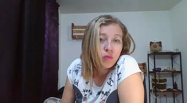 Snapshot of charlott_ponce chatting on December 2024 12:30:01 AM charlott ponce online show from December 2024 12:30:01 AM