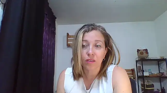 Snapshot of charlott_ponce chatting on December 2024 06:05:02 AM charlott ponce online show from December 2024 06:05:02 AM