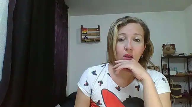 Snapshot of charlott_ponce chatting on January 2025 12:36:01 AM charlott ponce online show from January 2025 12:36:01 AM