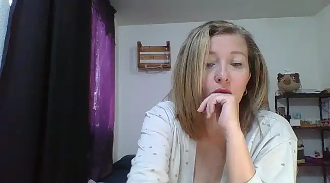 Snapshot of charlott_ponce chatting on January 2025 05:46:01 PM charlott ponce online show from January 2025 05:46:01 PM