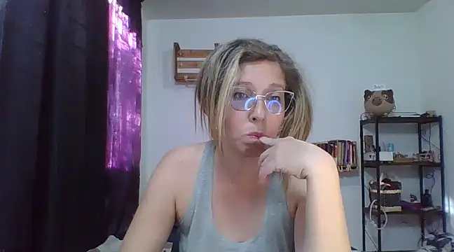 Snapshot of charlott_ponce chatting on January 2025 10:22:01 PM charlott ponce online show from January 2025 10:22:01 PM