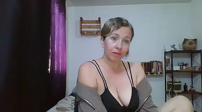 Snapshot of charlott_ponce chatting on February 2025 06:24:01 PM charlott ponce online show from February 2025 06:24:01 PM