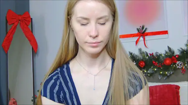 Snapshot of VioletiSwone chatting on December 2025 05:14:01 AM VioletiSwone online show from December 2025 05:14:01 AM