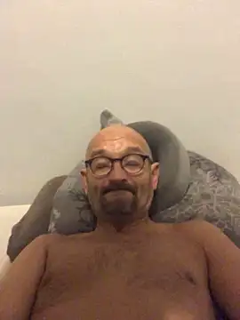 henfri online show from October 2025 09:54:02 AM