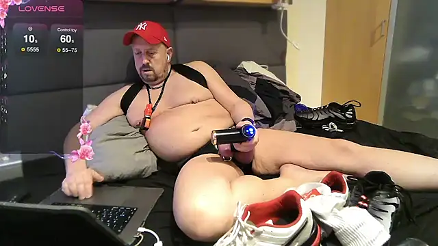 Snapshot of Poppersbate chatting on February 2025 09:01:01 PM Poppersbate online show from February 2025 09:01:01 PM