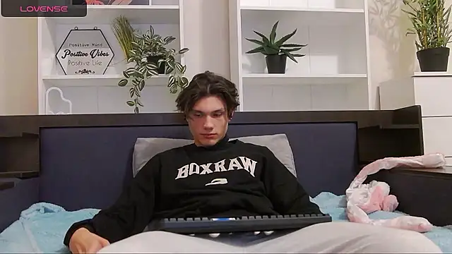 Snapshot of CalvinCay chatting on December 2024 08:29:01 PM CalvinCay online show from December 2024 08:29:01 PM