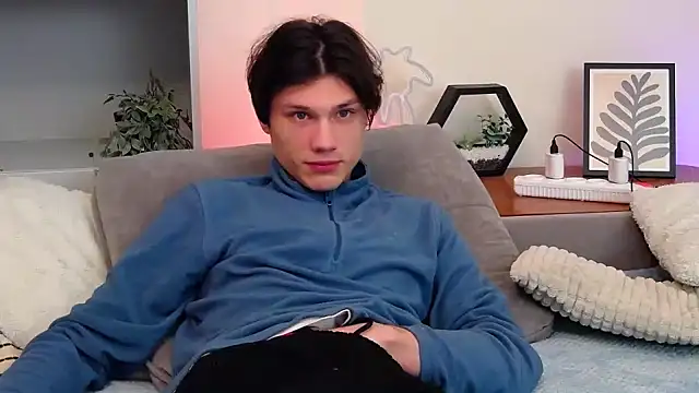 Snapshot of CalvinCay chatting on January 2025 07:48:01 PM CalvinCay online show from January 2025 07:48:01 PM