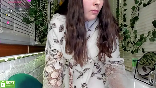 Snapshot of Candys_booty chatting on December 2024 03:50:02 AM Candys booty online show from December 2024 03:50:02 AM