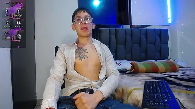 Snapshot of Mr_daren_ chatting on February 2025 08:25:01 PM Mr daren online show from February 2025 08:25:01 PM
