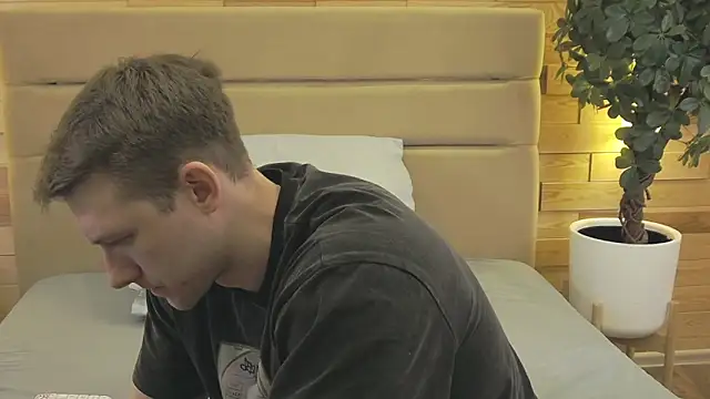 Snapshot of EthanPinkman chatting on March 2026 05:08:02 AM EthanPinkman online show from March 2026 05:08:02 AM