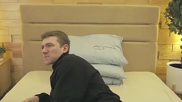 Snapshot of EthanPinkman chatting on March 2026 03:43:01 AM EthanPinkman online show from March 2026 03:43:01 AM