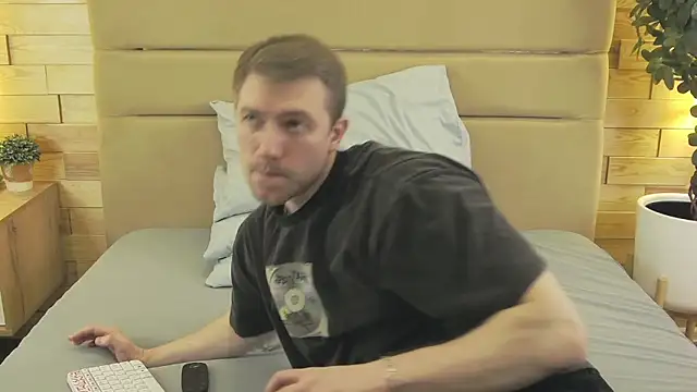 Snapshot of EthanPinkman chatting on March 2026 04:28:02 AM EthanPinkman online show from March 2026 04:28:02 AM