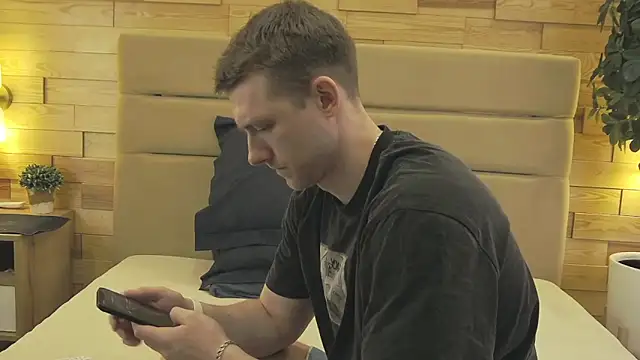 Snapshot of EthanPinkman chatting on March 2026 04:01:02 AM EthanPinkman online show from March 2026 04:01:02 AM