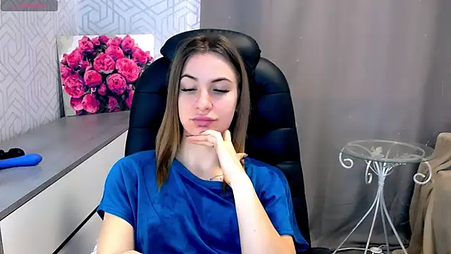 Snapshot of Naughty__Megan chatting on February 2025 08:40:01 AM Naughty Megan online show from February 2025 08:40:01 AM