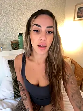 Alisa-Marie online show from November 2025 12:49:02 PM