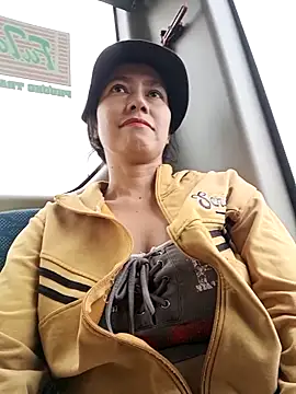 Snapshot of 2HotAsain4u chatting on September 2025 03:19:01 AM 2HotAsain4u online show from September 2025 03:19:01 AM