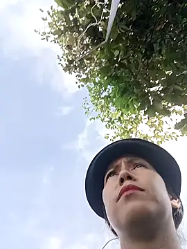 Snapshot of 2HotAsain4u chatting on October 2025 01:25:01 AM 2HotAsain4u online show from October 2025 01:25:01 AM