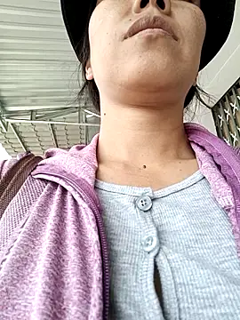 Snapshot of 2HotAsain4u chatting on January 2026 06:18:02 AM 2HotAsain4u online show from January 2026 06:18:02 AM