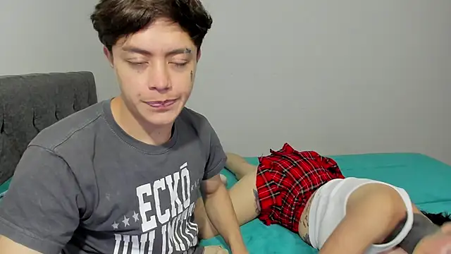 Snapshot of steban_and_kim chatting on February 2026 07:54:02 PM steban and kim online show from February 2026 07:54:02 PM