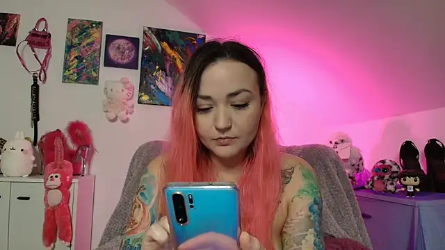 Snapshot of PinkHurricaneOfficial chatting on October 2025 03:57:02 PM PinkHurricaneOfficial online show from October 2025 03:57:02 PM