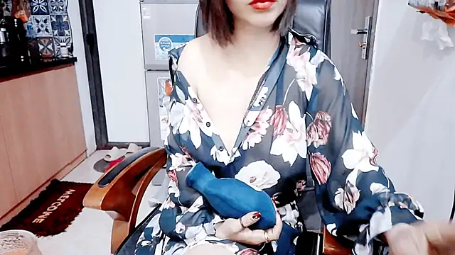 Snapshot of Miu-Le chatting on February 2026 05:19:02 PM Miu-Le online show from February 2026 05:19:02 PM